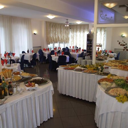 Hotel Mediterraneo Πέζαρο Εξωτερικό φωτογραφία