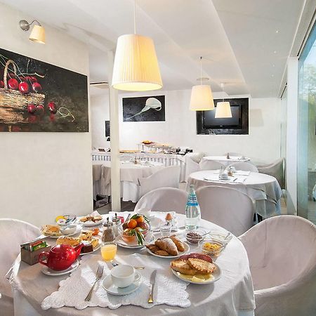 Hotel Mediterraneo Πέζαρο Εξωτερικό φωτογραφία