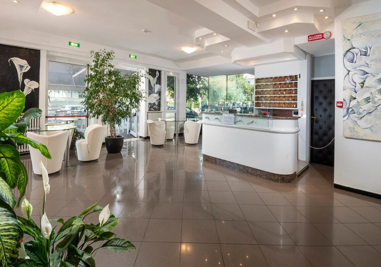 Hotel Mediterraneo Πέζαρο Εξωτερικό φωτογραφία