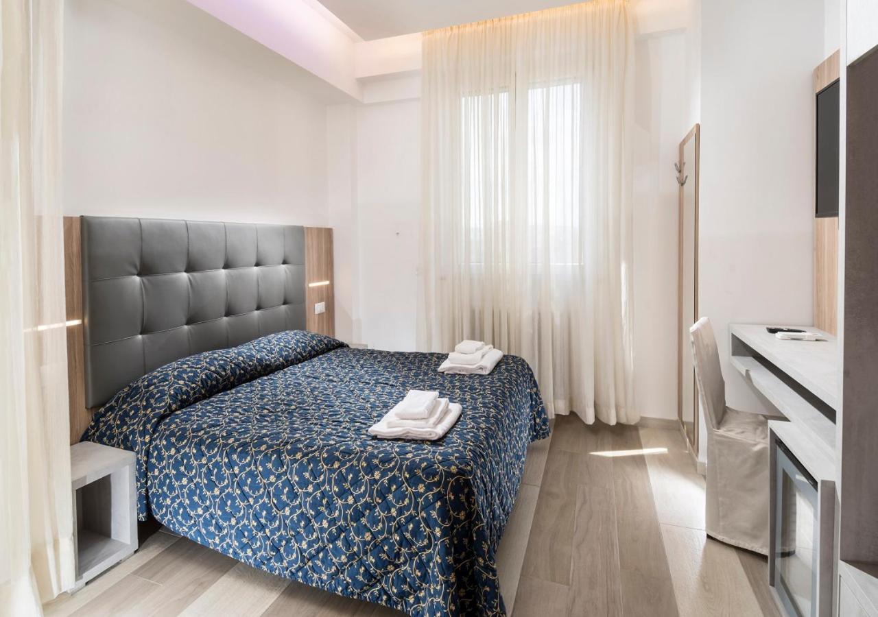 Hotel Mediterraneo Πέζαρο Εξωτερικό φωτογραφία