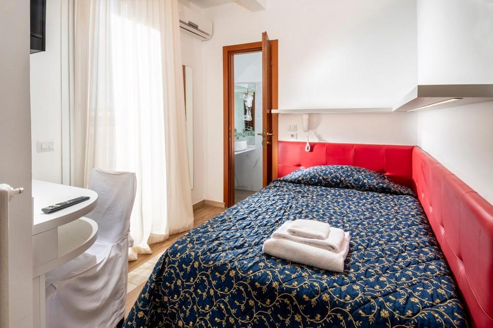 Hotel Mediterraneo Πέζαρο Εξωτερικό φωτογραφία