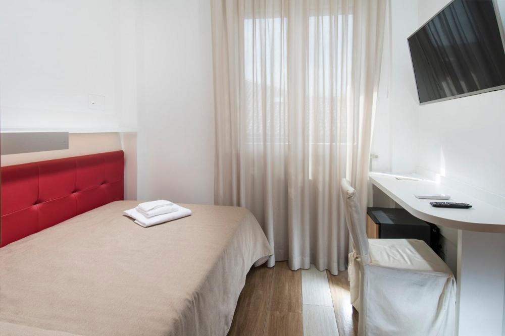 Hotel Mediterraneo Πέζαρο Εξωτερικό φωτογραφία