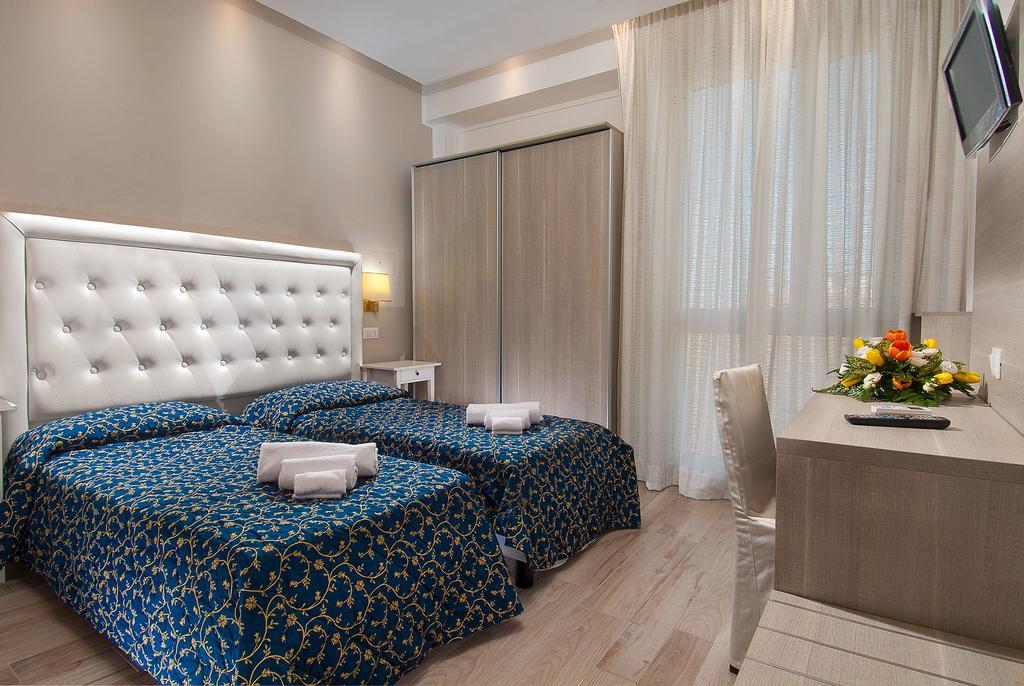 Hotel Mediterraneo Πέζαρο Εξωτερικό φωτογραφία