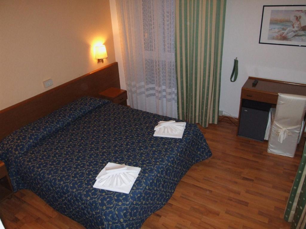 Hotel Mediterraneo Πέζαρο Εξωτερικό φωτογραφία