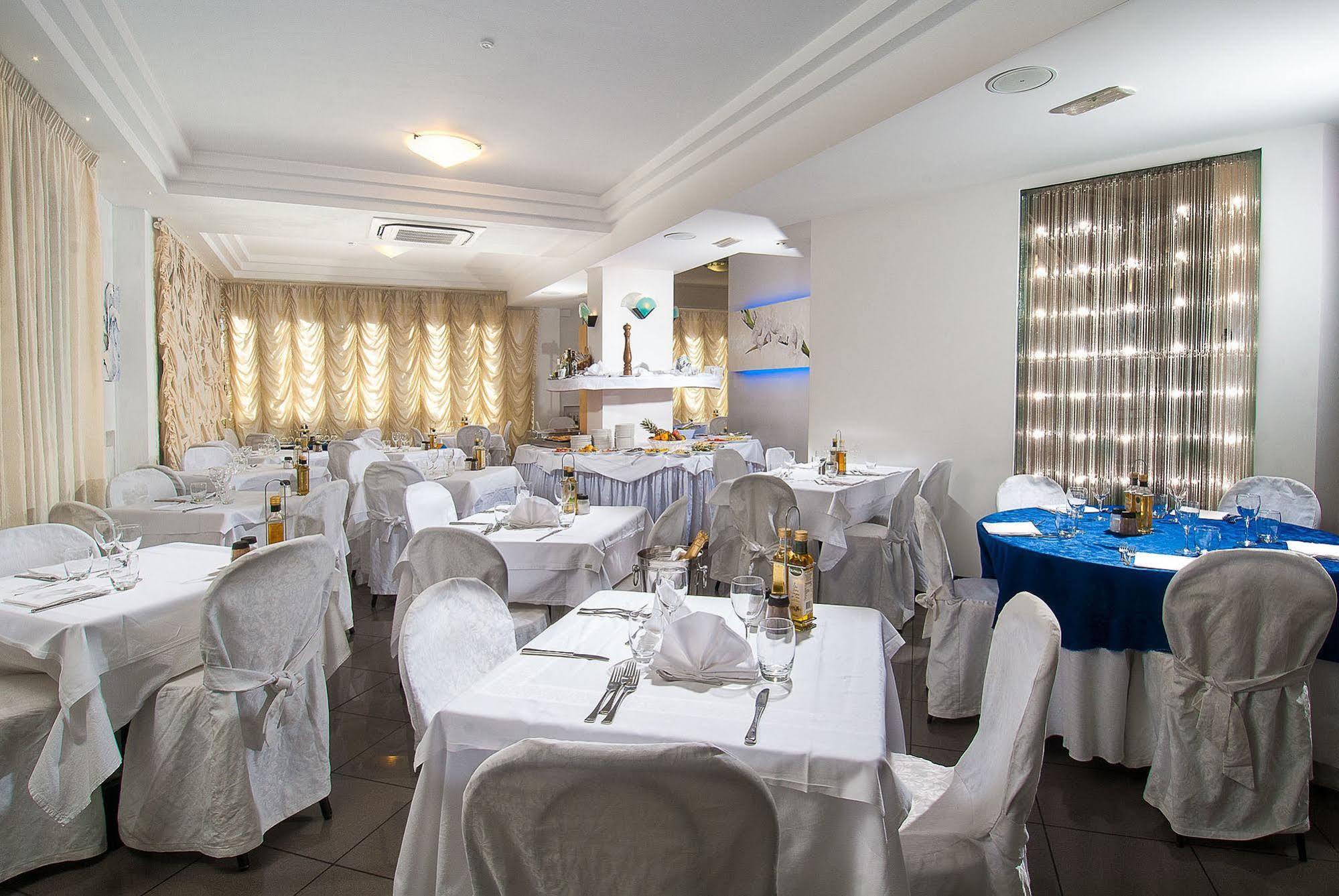 Hotel Mediterraneo Πέζαρο Εξωτερικό φωτογραφία