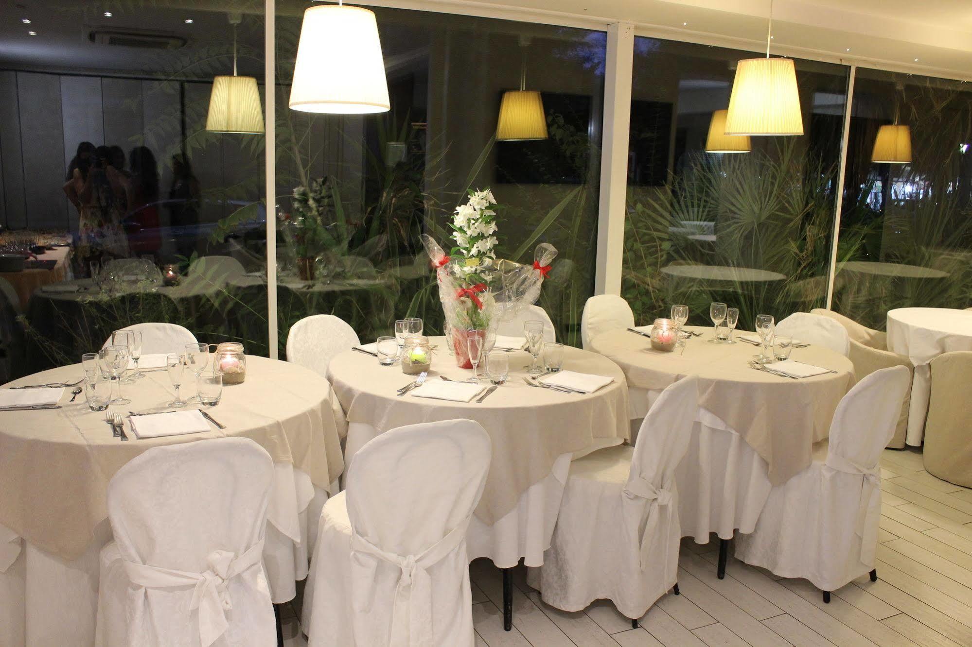 Hotel Mediterraneo Πέζαρο Εξωτερικό φωτογραφία