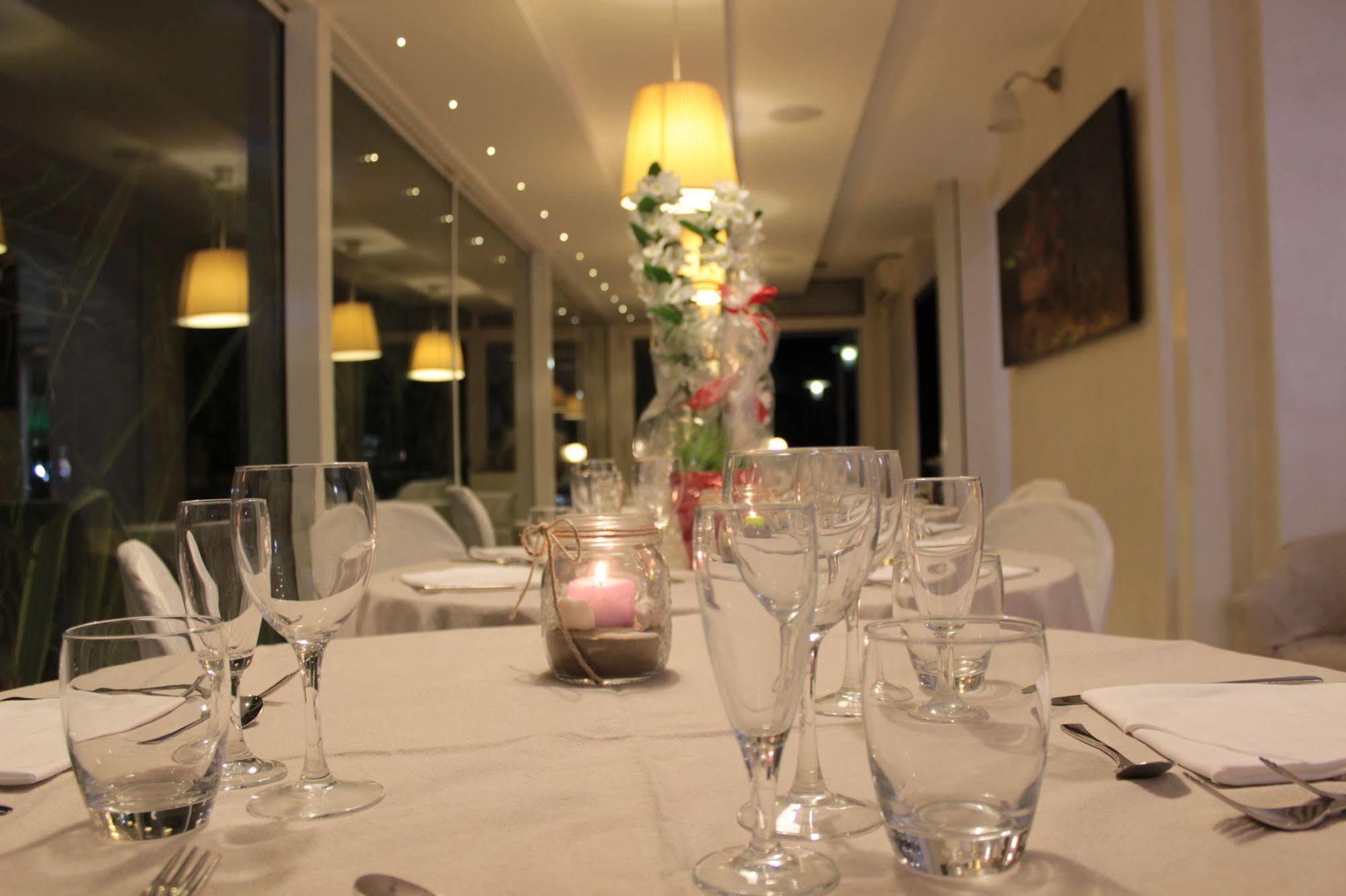 Hotel Mediterraneo Πέζαρο Εξωτερικό φωτογραφία