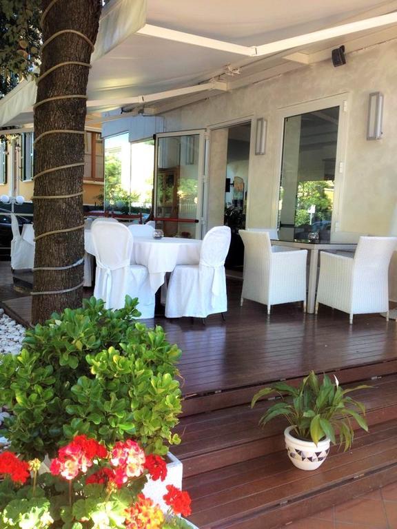 Hotel Mediterraneo Πέζαρο Εξωτερικό φωτογραφία